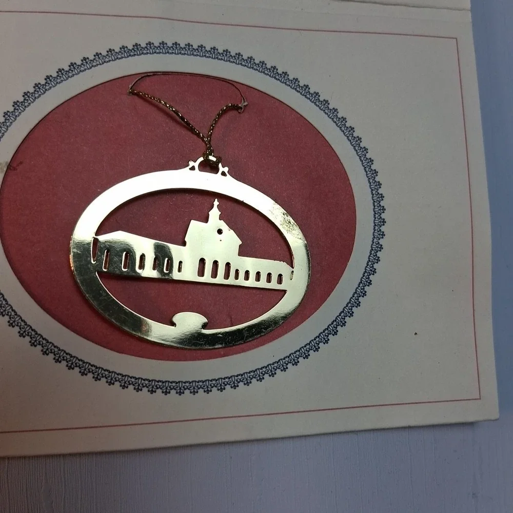 Colonial Williamsburg Ornament Unisex OS Gold Excellent 2020 Donor Museum Art